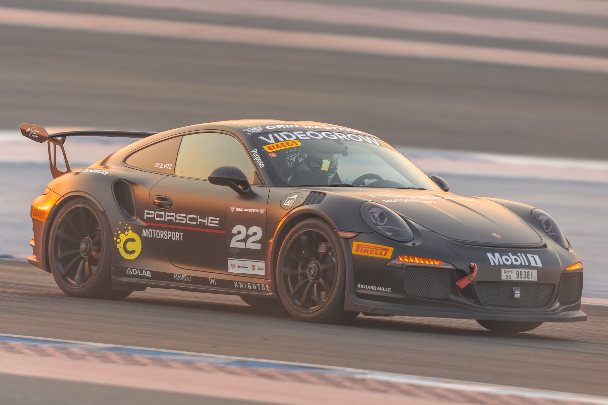 Three-quarter racing action
